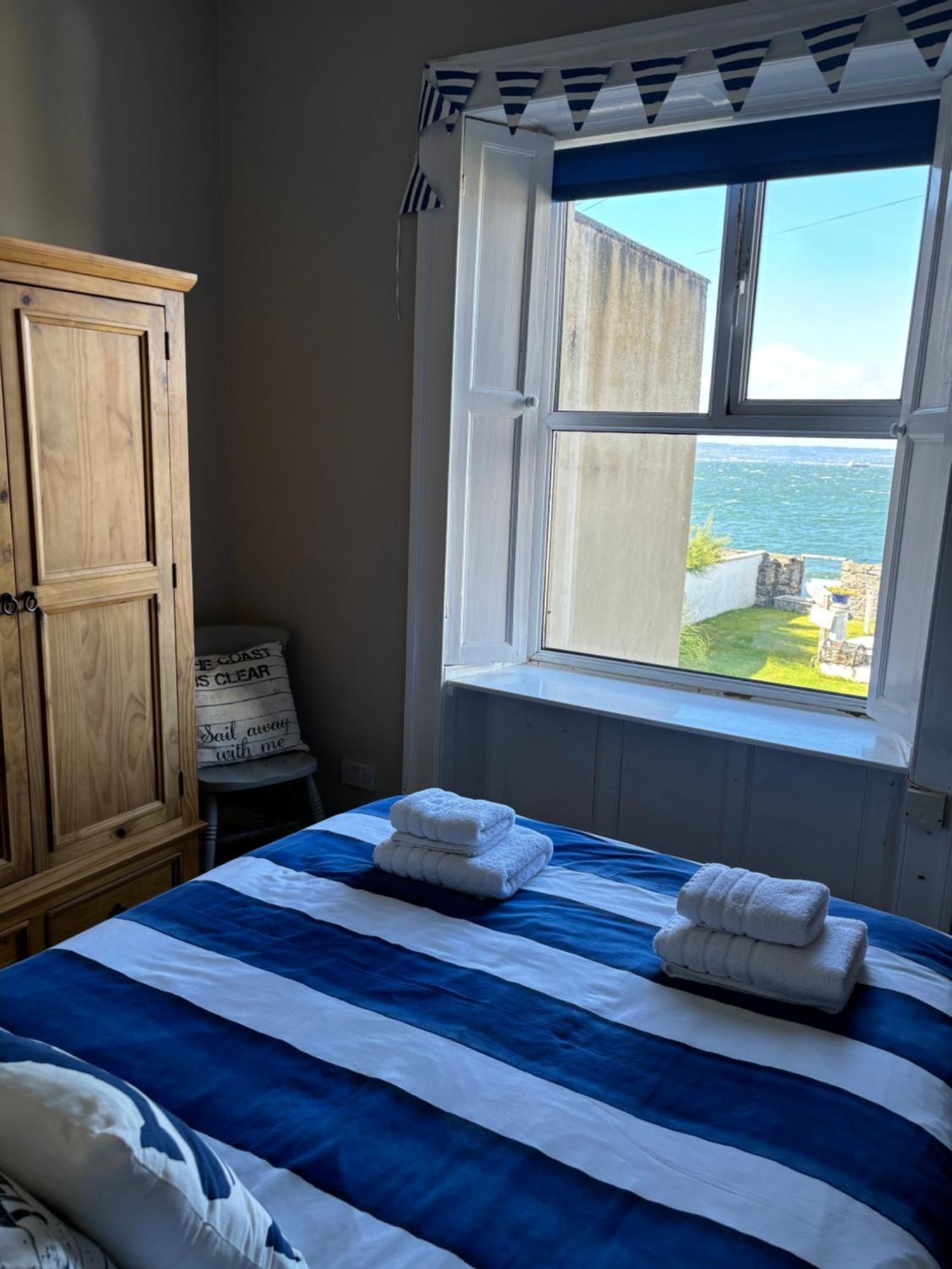 Splash Cottage Beach House With Sea Lapping Garden Bangor  Exterior photo